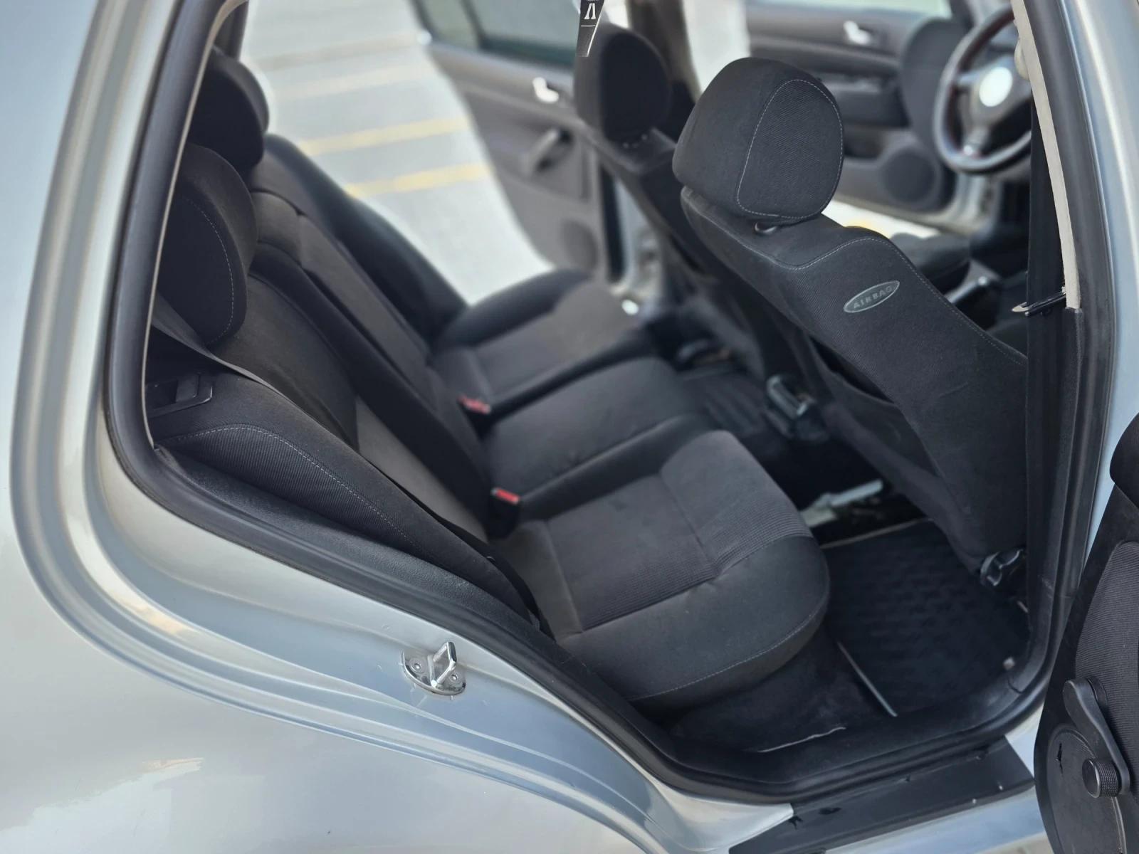 VW Golf 1.9 TDI 110 коня, снимка 11 - Автомобили и джипове - 54924884