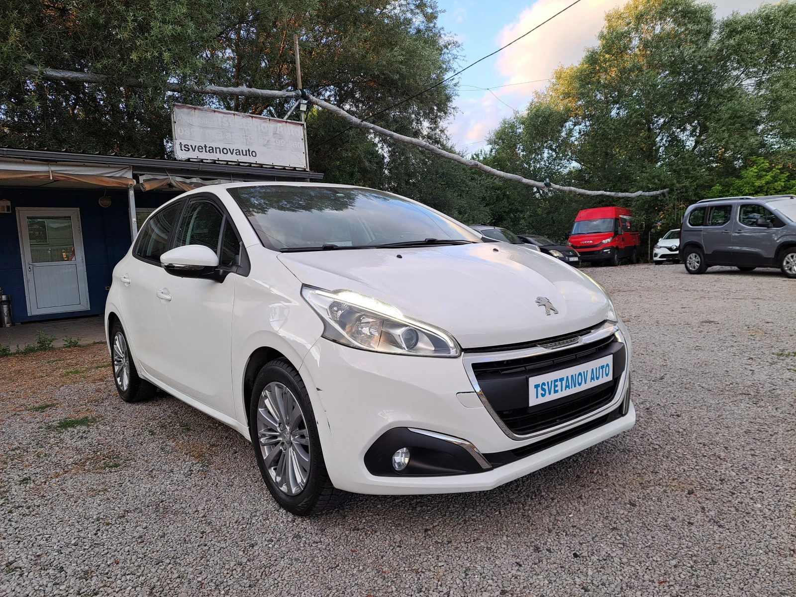 Peugeot 208 1.2i Италия - PURE TECH