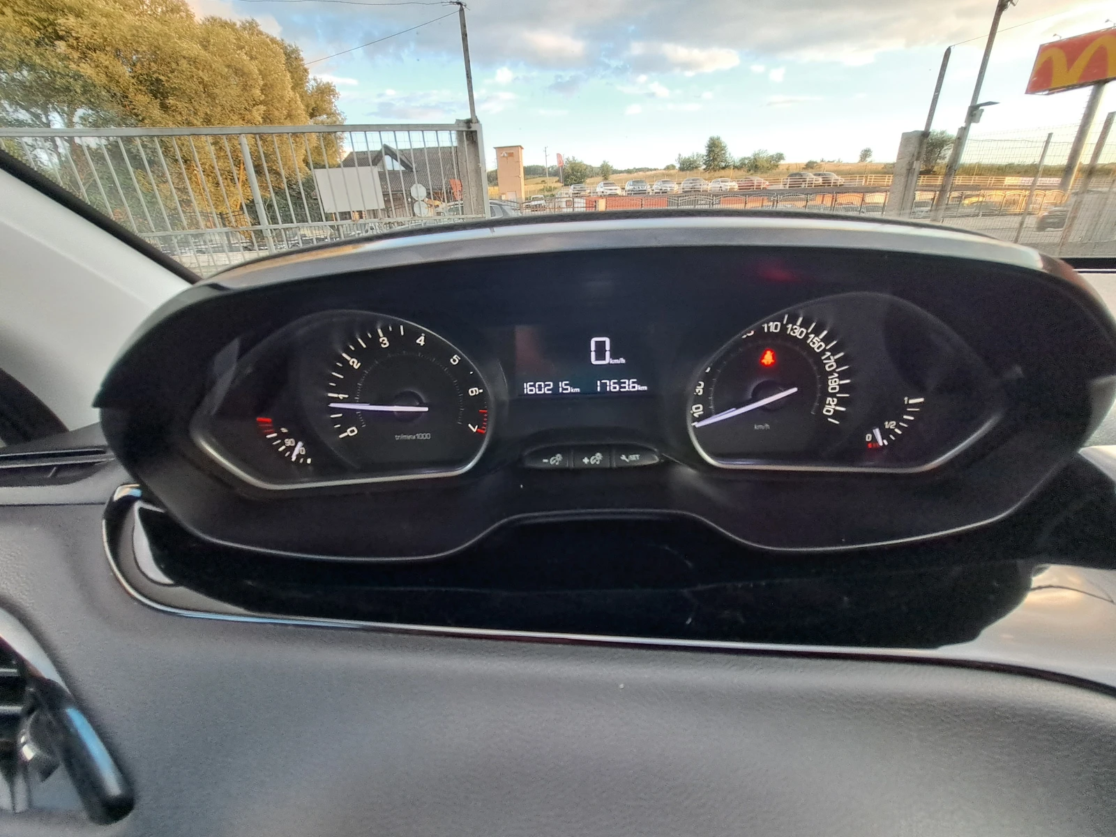Peugeot 208 1.2i Италия - PURE TECH, снимка 15 - Автомобили и джипове - 55166370