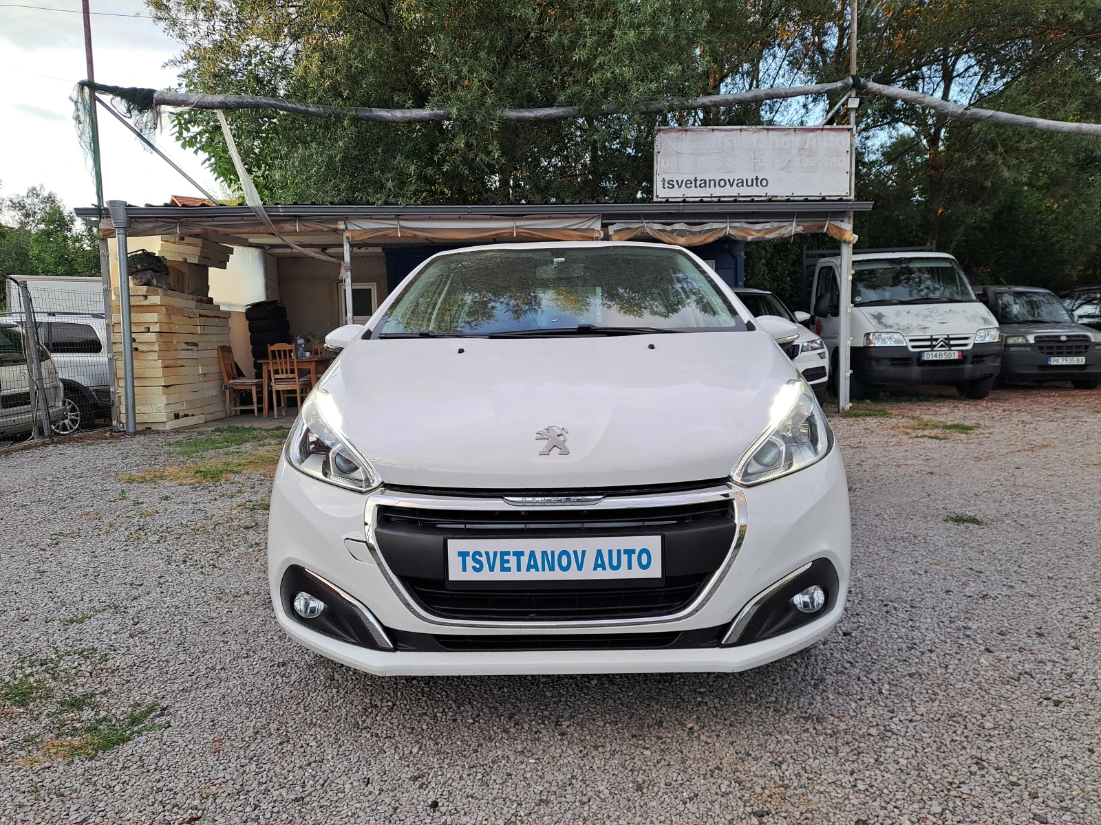 Peugeot 208 1.2i Италия - PURE TECH, снимка 2 - Автомобили и джипове - 55166370