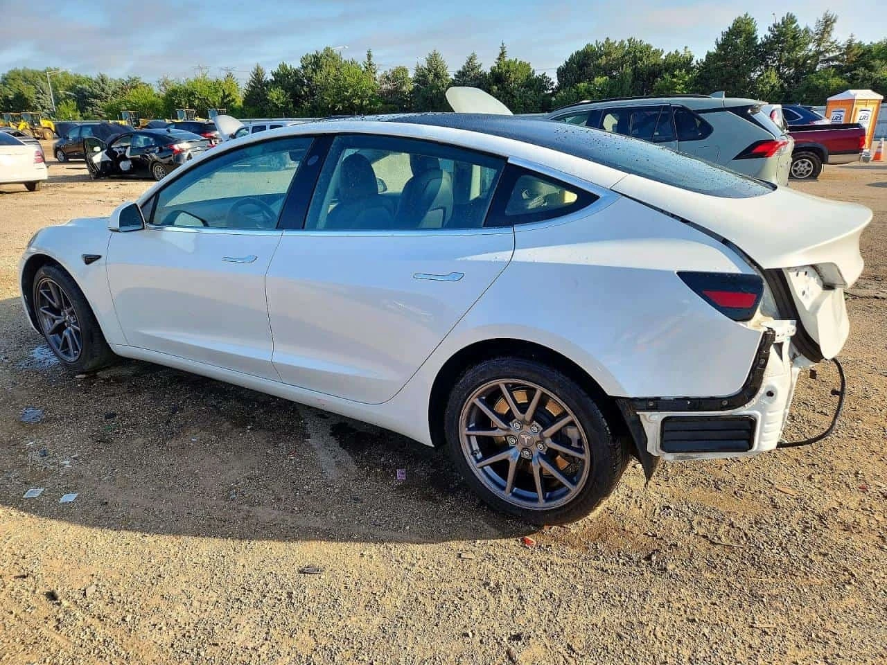 Tesla Model 3 * CARFAX * БЕЗ ПЪРВОНАЧАЛНА ВНОСКА, снимка 2 - Автомобили и джипове - 56169014