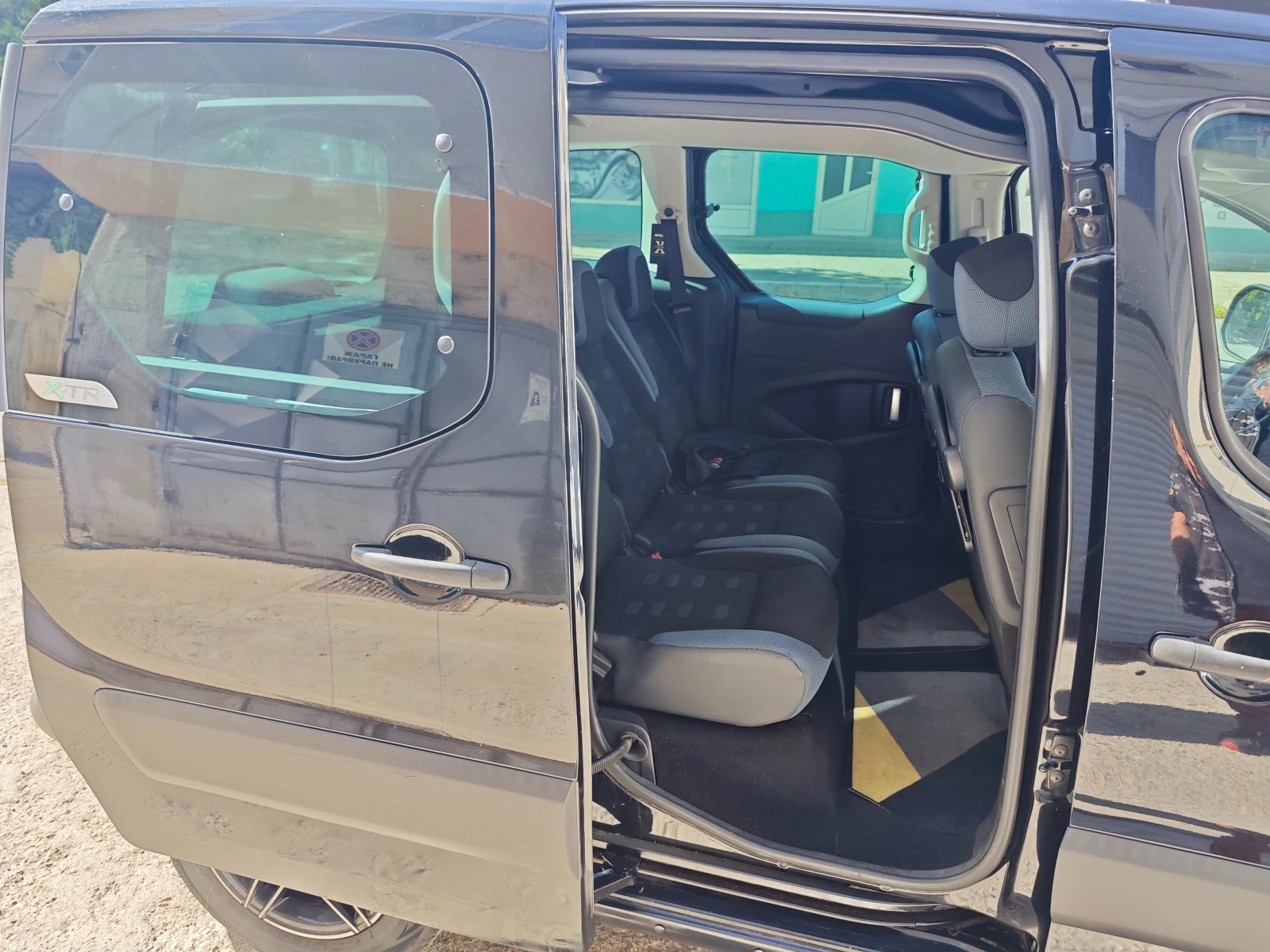 Citroen Berlingo 1.6HDI, снимка 10 - Автомобили и джипове - 56207690