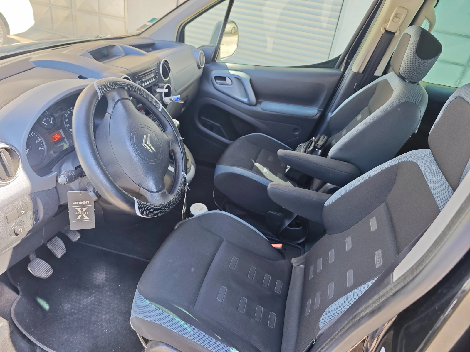Citroen Berlingo 1.6HDI, снимка 5 - Автомобили и джипове - 56207690