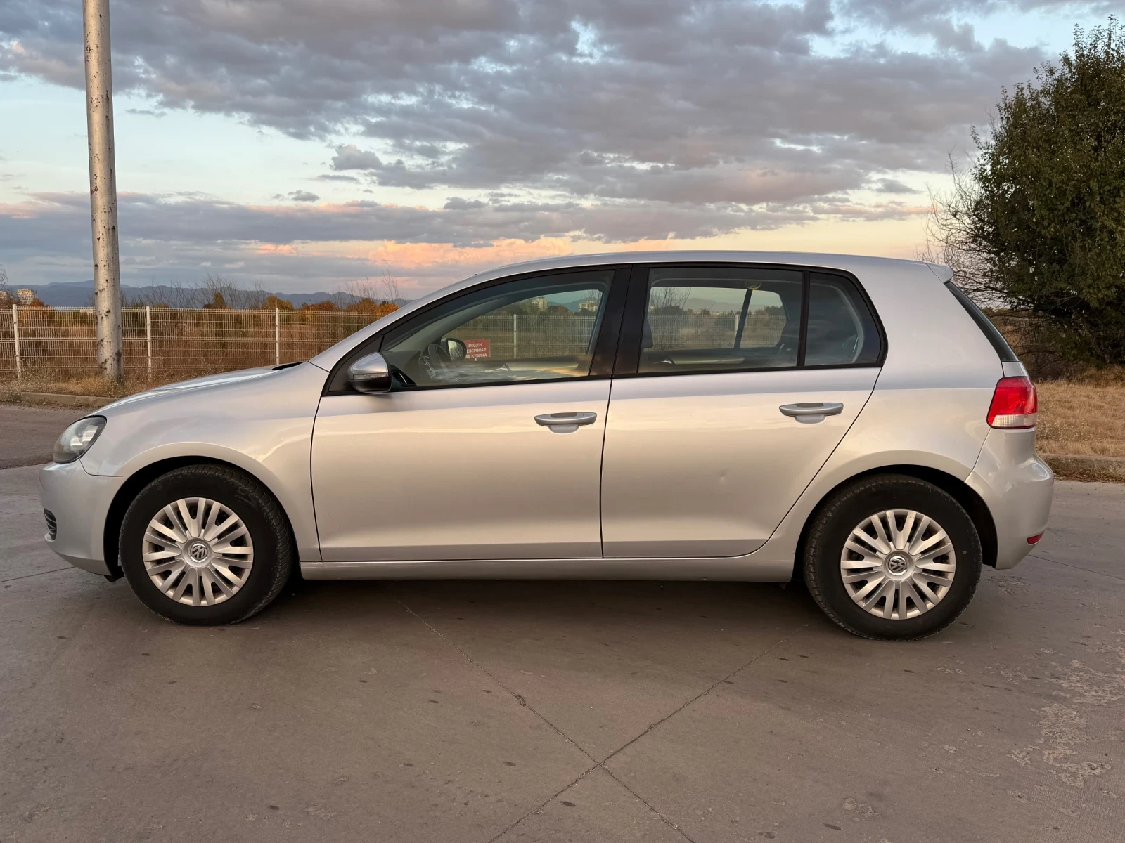 VW Golf 1.6 90кс. CAYB, снимка 5 - Автомобили и джипове - 56535867