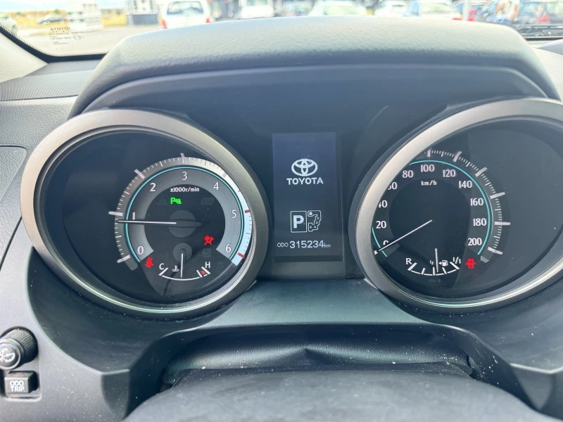Toyota Land cruiser 3.0, снимка 12 - Автомобили и джипове - 51359383
