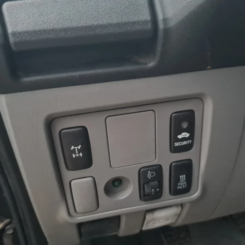 Toyota Hilux 2.5 d4d, снимка 10 - Автомобили и джипове - 52323571