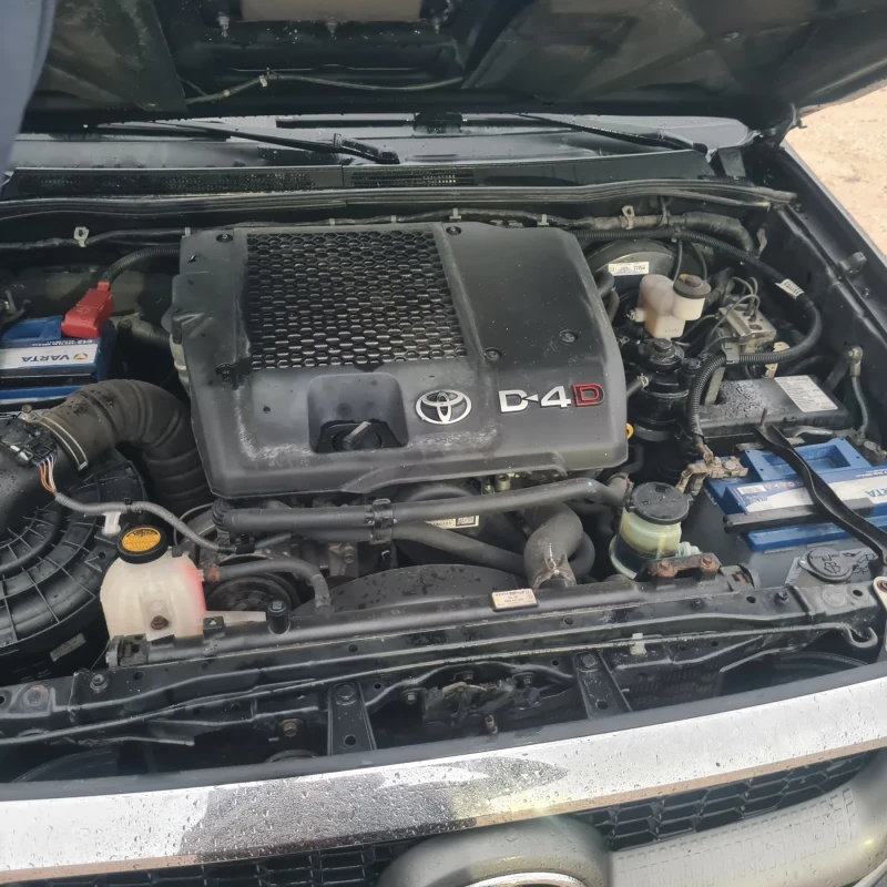 Toyota Hilux 2.5 d4d, снимка 13 - Автомобили и джипове - 52323571