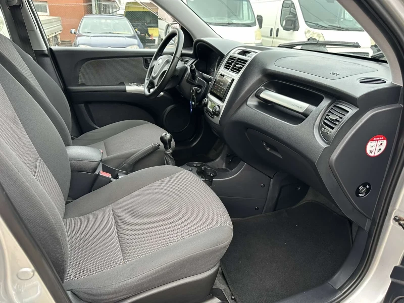 Kia Sportage 2.0-GPL ИТАЛИЯ, снимка 10 - Автомобили и джипове - 52504785