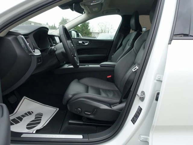 Volvo XC60 B5 AWD Plus Dark, снимка 7 - Автомобили и джипове - 53099298