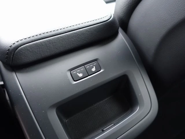 Volvo XC60 B5 AWD Plus Dark, снимка 14 - Автомобили и джипове - 53099298