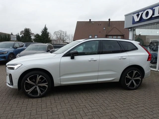 Volvo XC60 B5 AWD Plus Dark, снимка 4 - Автомобили и джипове - 53099298