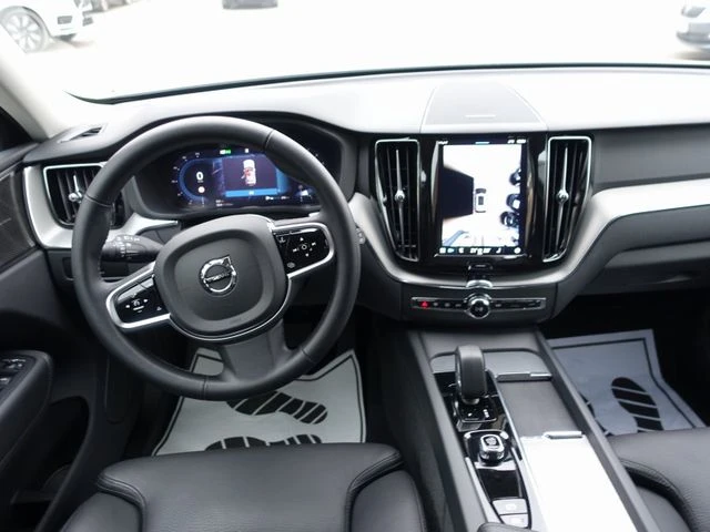 Volvo XC60 B5 AWD Plus Dark, снимка 9 - Автомобили и джипове - 53099298