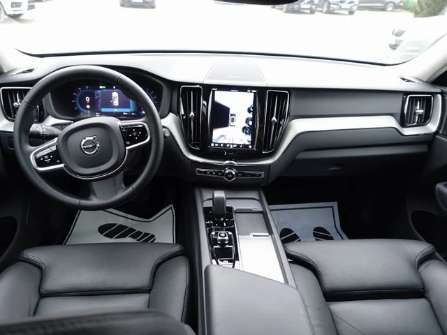 Volvo XC60 B5 AWD Plus Dark, снимка 8 - Автомобили и джипове - 53099298