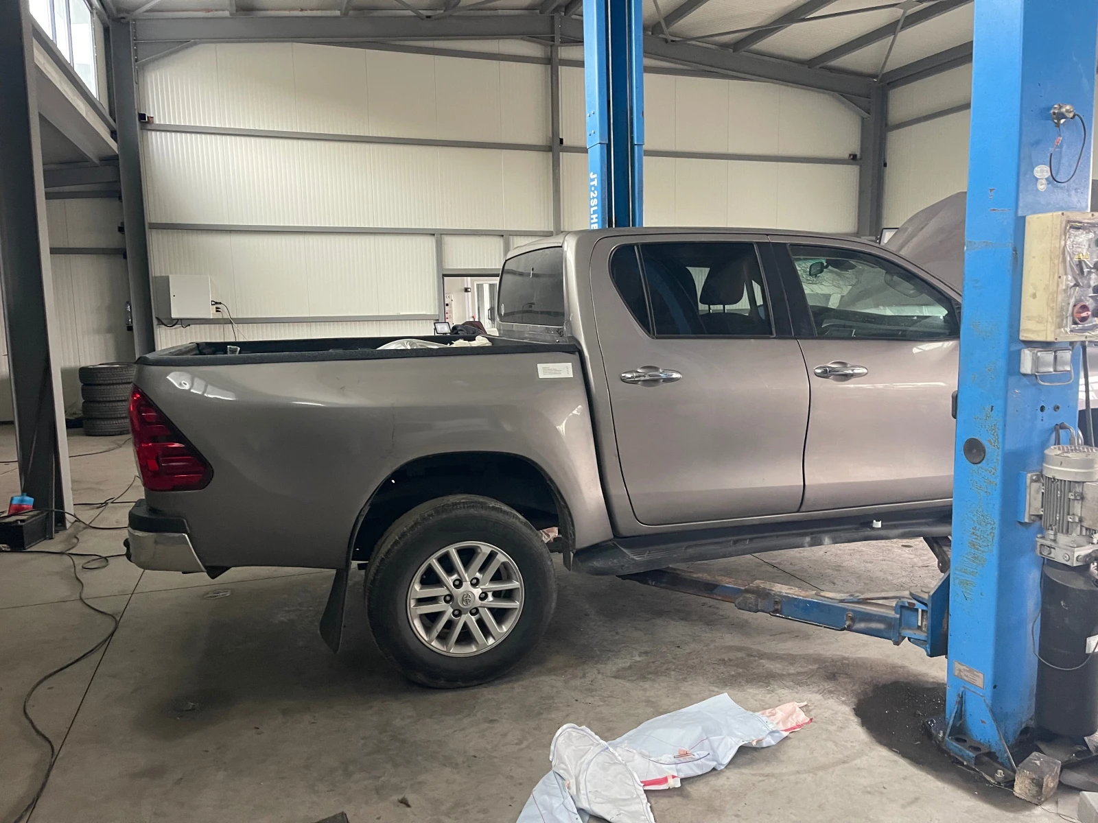 Toyota Hilux 2.4 avtomat - изображение 2