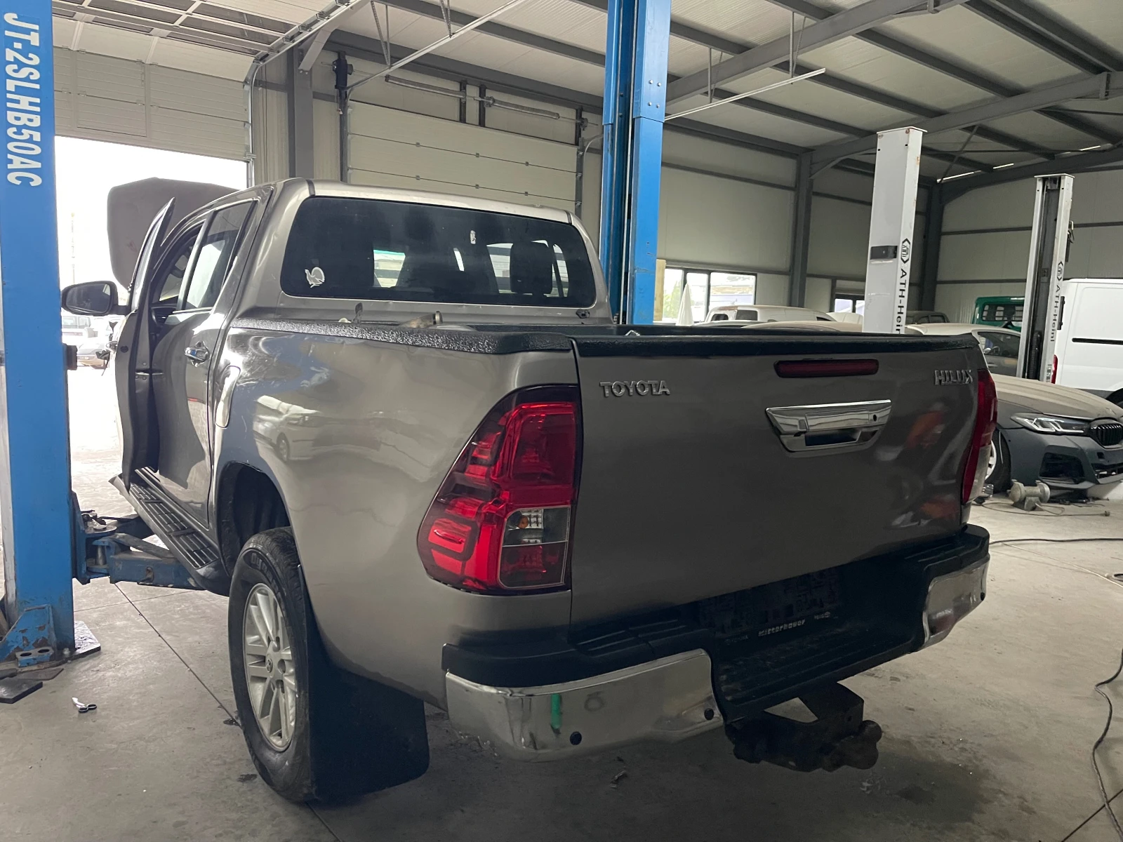Toyota Hilux 2.4 avtomat - изображение 4