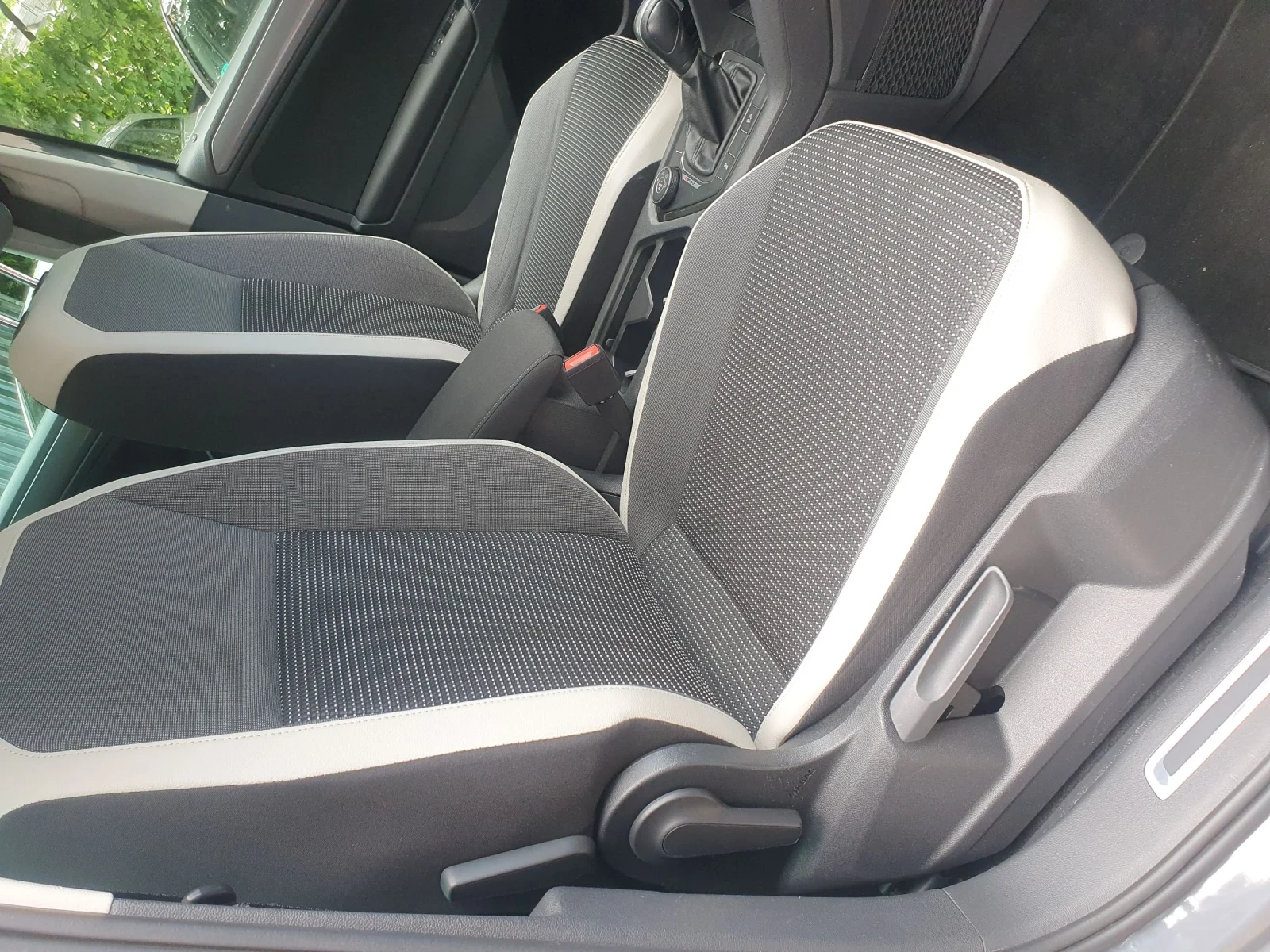 VW Tiguan 2.0 TDI 4x4 AUT NAVI PODGREV OFROUD 2020g, снимка 7 - Автомобили и джипове - 55137975