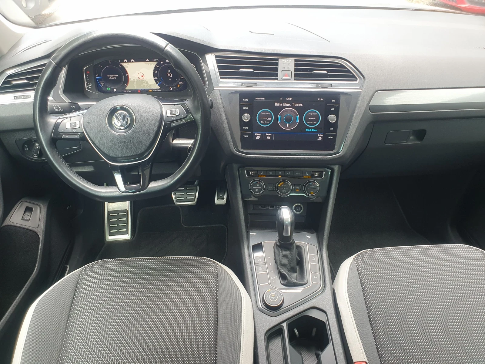 VW Tiguan 2.0 TDI 4x4 AUT NAVI PODGREV OFROUD 2020g, снимка 8 - Автомобили и джипове - 55137975