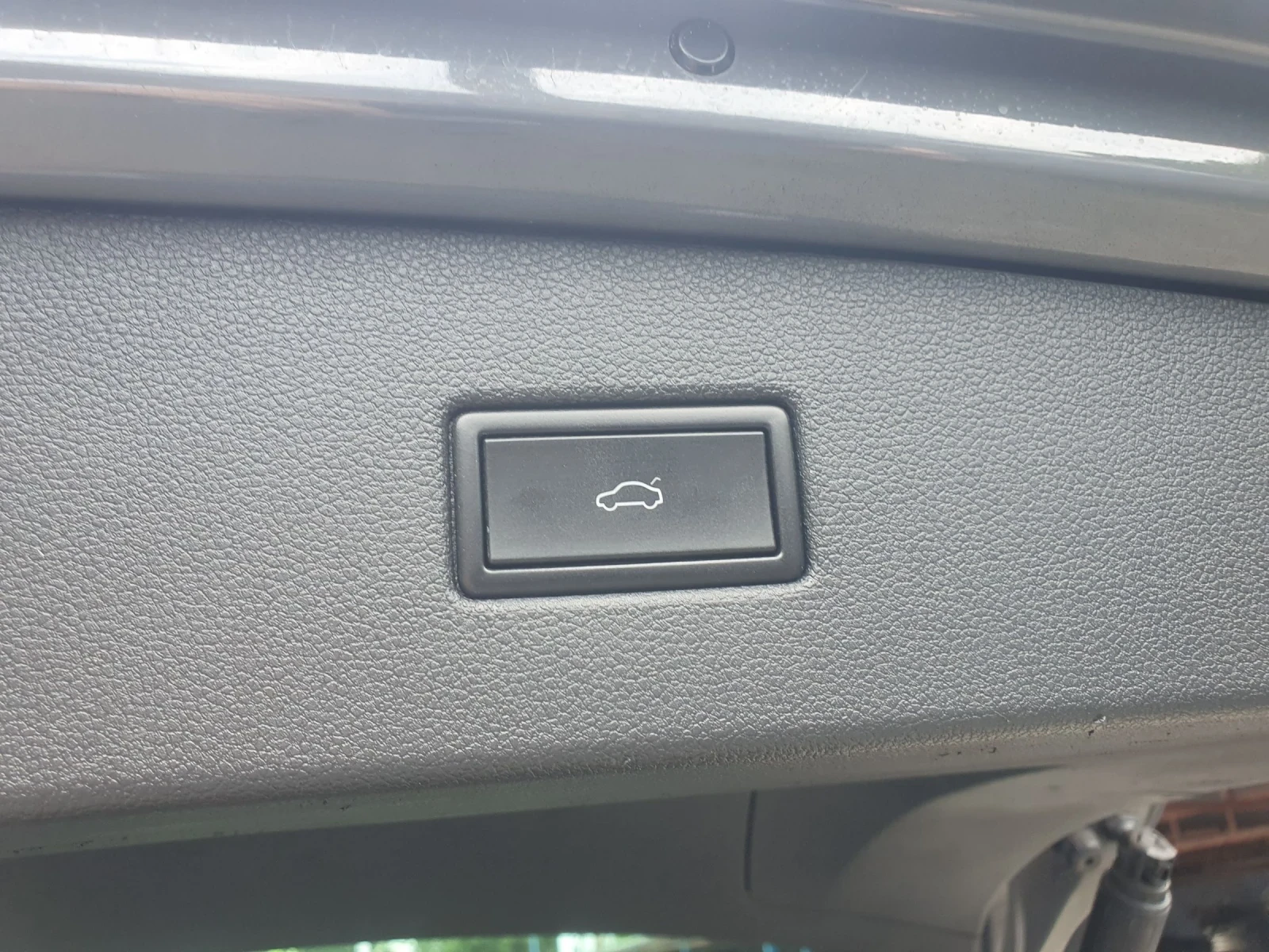 VW Tiguan 2.0 TDI 4x4 AUT NAVI PODGREV OFROUD 2020g, снимка 14 - Автомобили и джипове - 55137975