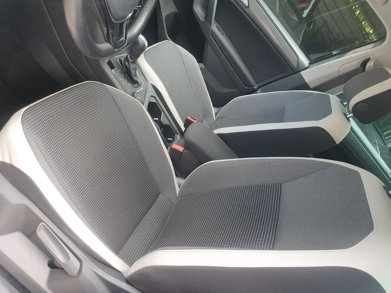 VW Tiguan 2.0 TDI 4x4 AUT NAVI PODGREV OFROUD 2020g, снимка 9 - Автомобили и джипове - 55137975