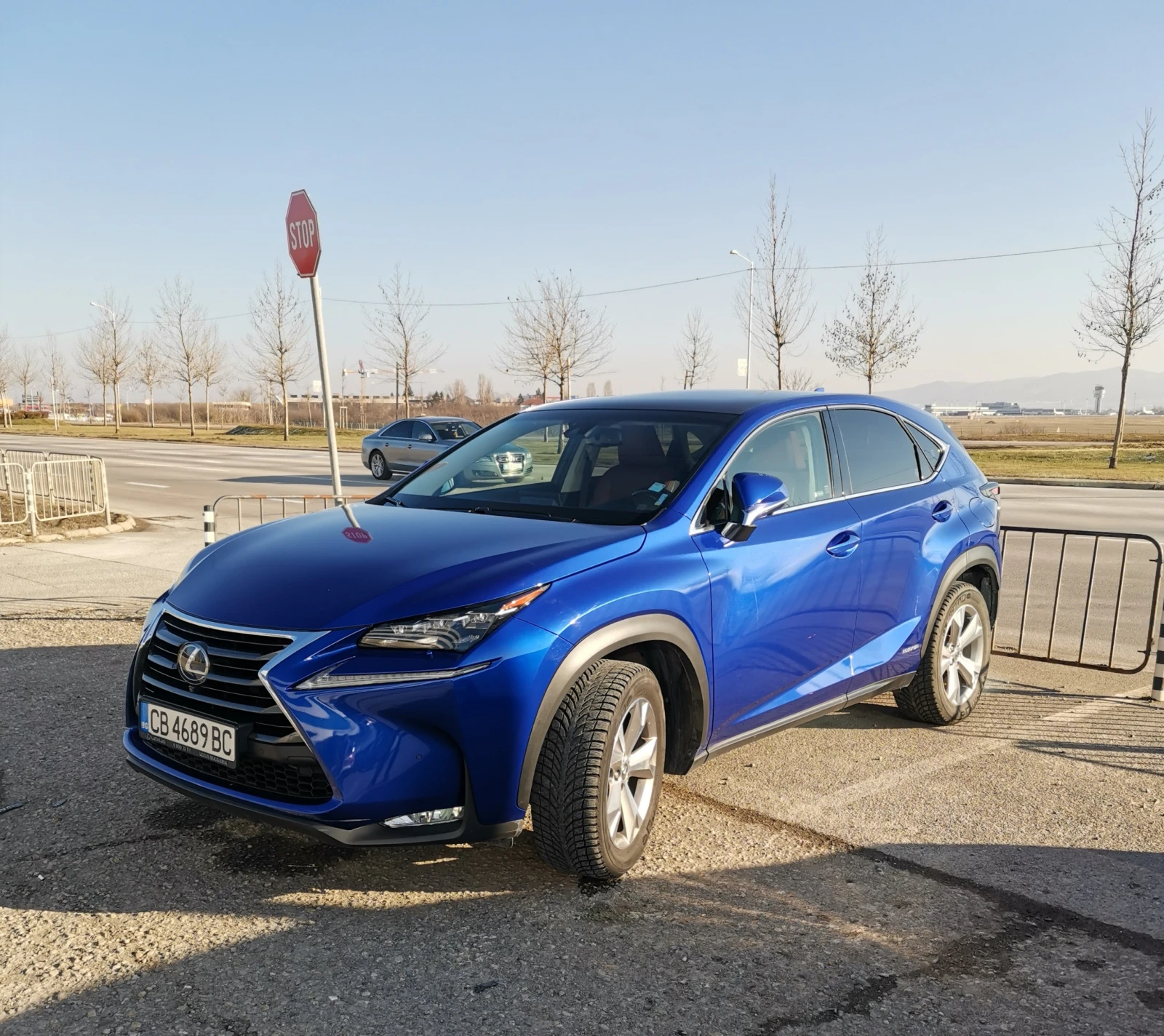 Lexus NX 300h Luxory/Hibrid/LPG, снимка 2 - Автомобили и джипове - 55911336