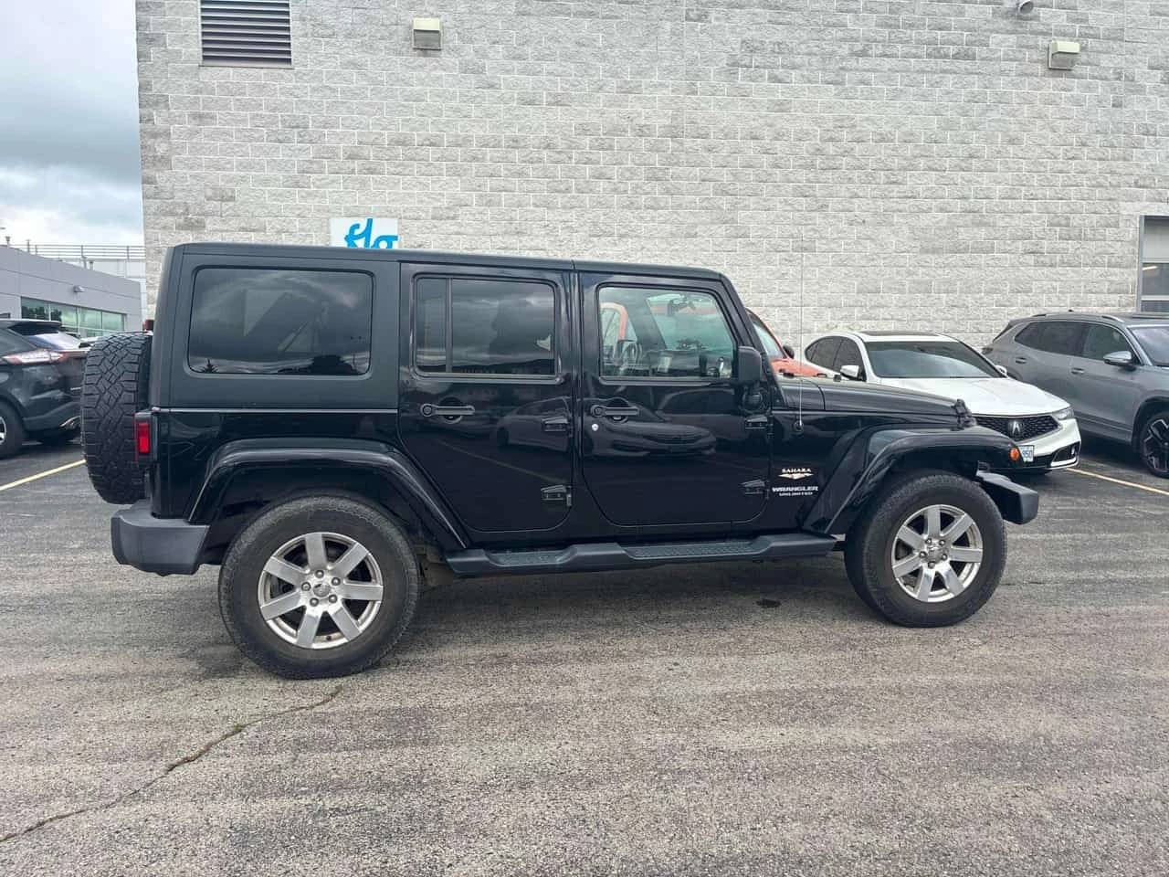 Jeep Wrangler * Sahara * АВТОКРЕДИТ БЕЗ ПЪРВОНАЧАЛНА ВНОСКА* , снимка 3 - Автомобили и джипове - 56193025