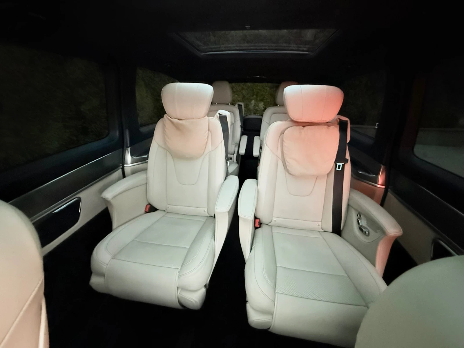 Mercedes-Benz V 300 4Matic/Long/Luxus/Burmaster/360/Panorama, снимка 13 - Бусове и автобуси - 53917951