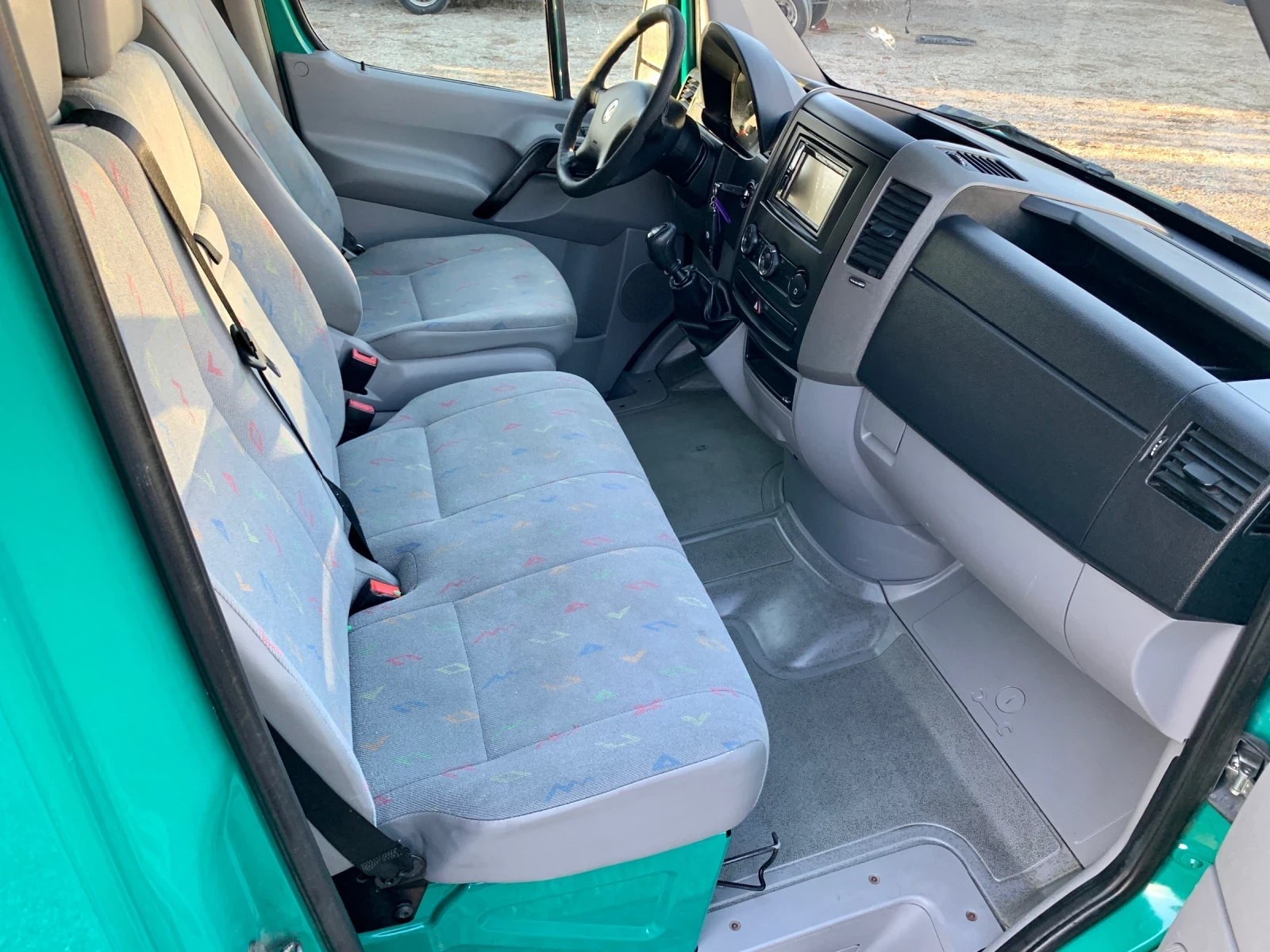 VW Crafter ЩОРА* КЛИМАТИК* НАВИГАЦИЯ* СЕРВИЗНИ ДОКУМЕНТИ, снимка 14 - Бусове и автобуси - 55704863