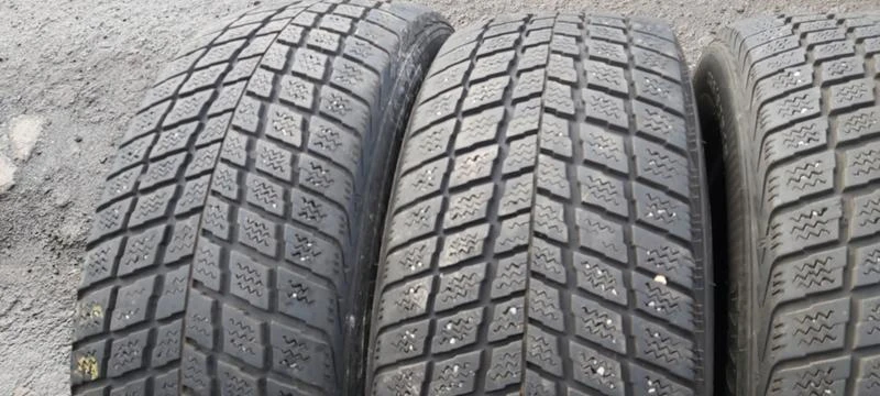 Гуми Зимни 255/60R18, снимка 3 - Гуми и джанти - 31352889