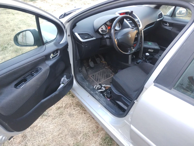 Peugeot 207 2 бр.1.4 и 1.6 бензин на части, снимка 5 - Автомобили и джипове - 52371549