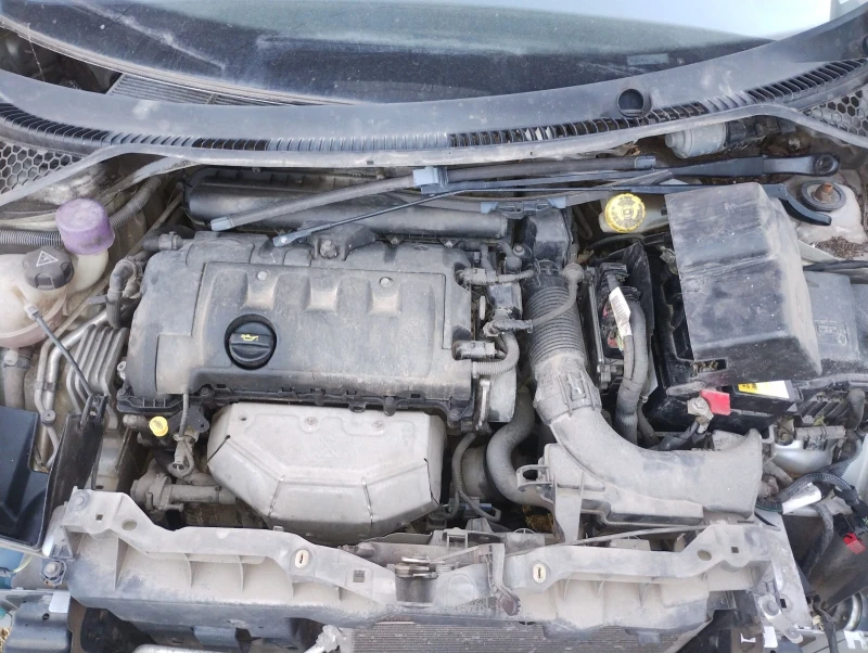 Peugeot 207 2 бр.1.4 и 1.6 бензин на части, снимка 7 - Автомобили и джипове - 52371549