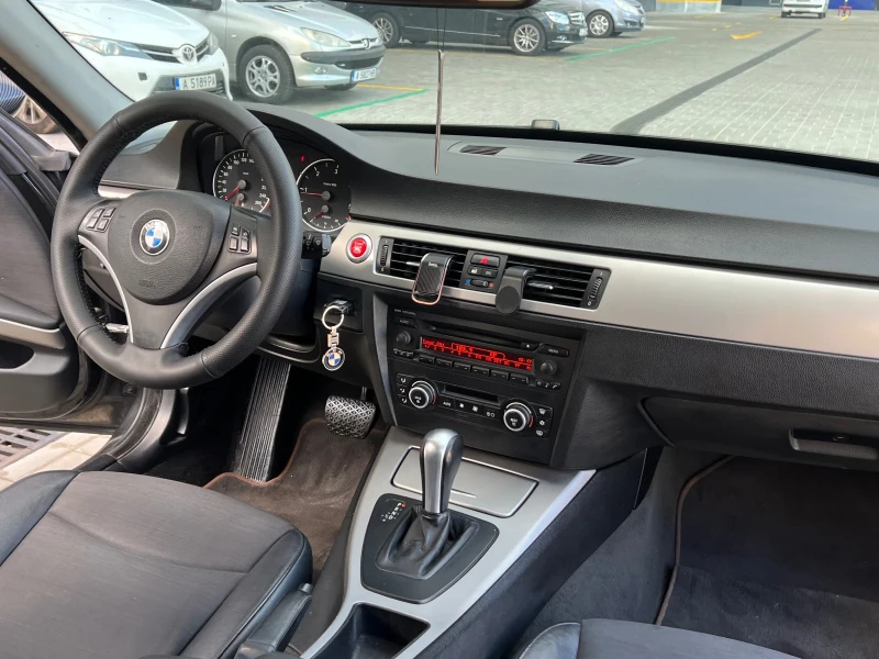 BMW 320 D 2007г Автоматик, снимка 11 - Автомобили и джипове - 48683338