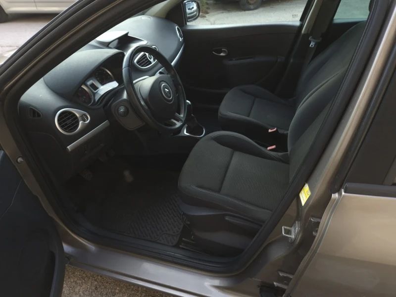 Renault Clio, снимка 8 - Автомобили и джипове - 52682814