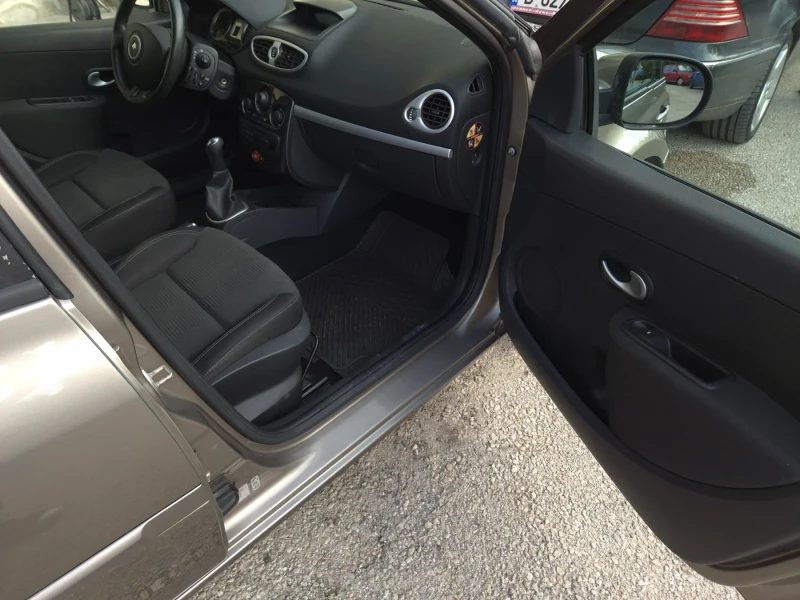Renault Clio, снимка 10 - Автомобили и джипове - 52682814