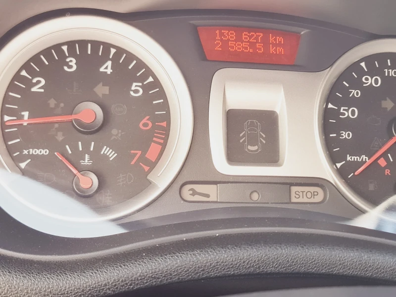 Renault Clio, снимка 12 - Автомобили и джипове - 52682814