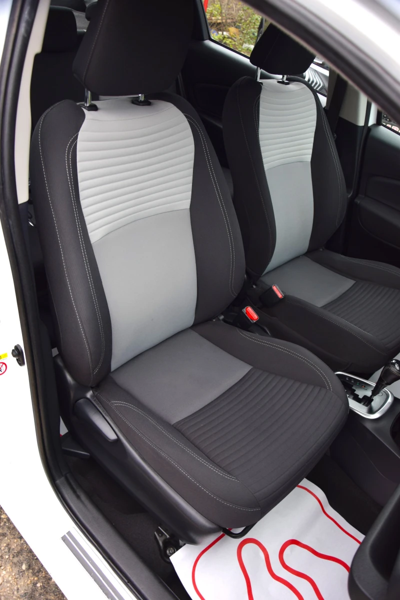 Toyota Yaris 1.5 HYBRID TEAM D, снимка 13 - Автомобили и джипове - 52706860