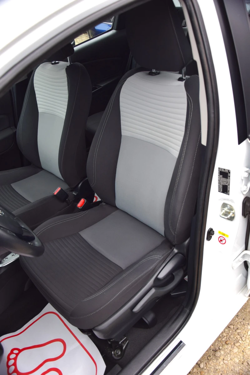 Toyota Yaris 1.5 HYBRID TEAM D, снимка 9 - Автомобили и джипове - 52706860