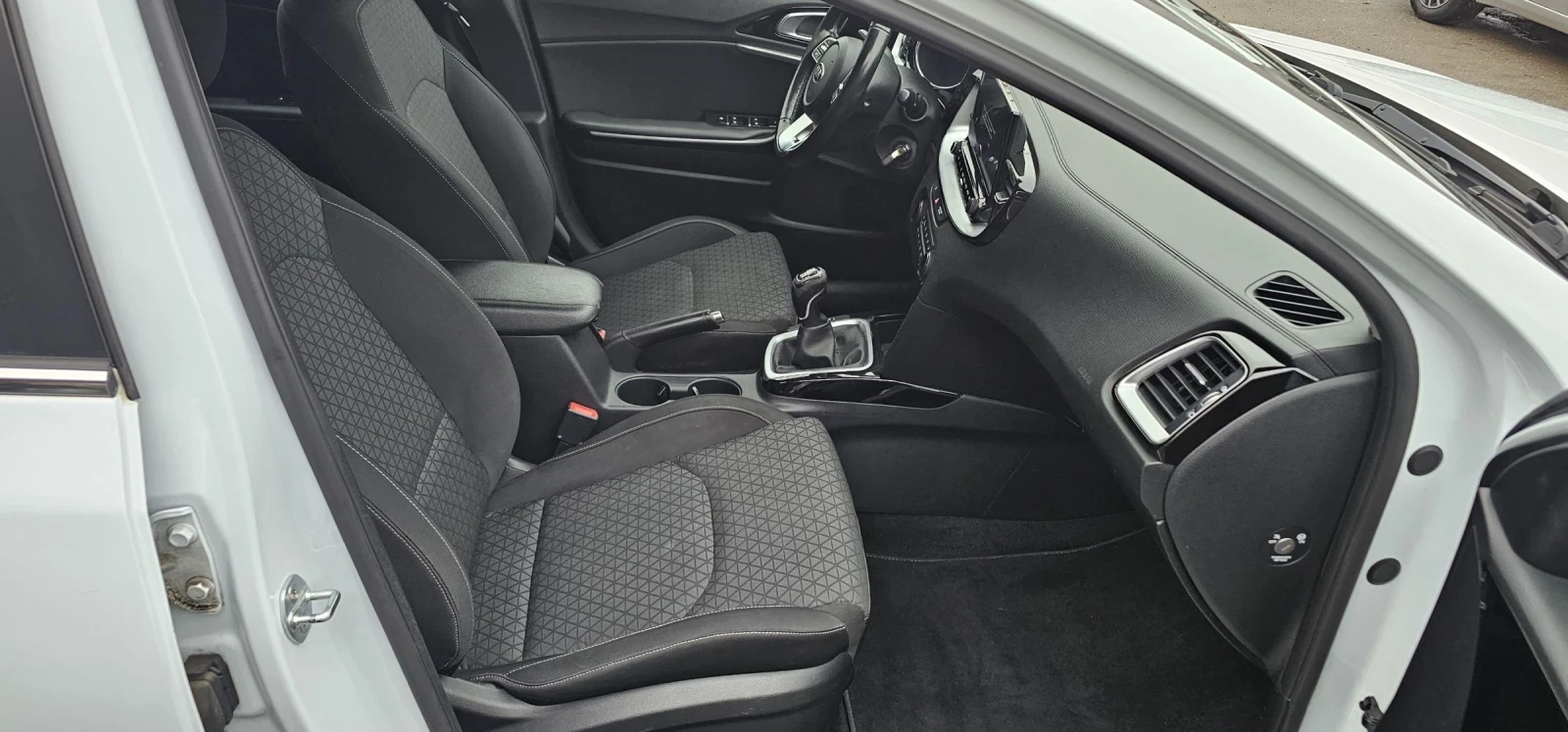 Kia Ceed 1.6 CRDI     | Mobile.bg   11