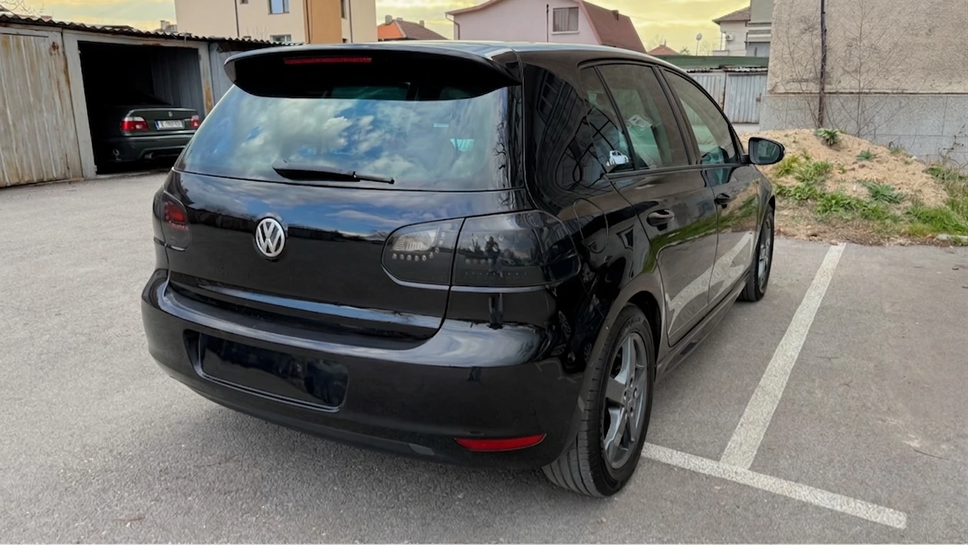 VW Golf 1.6 TDI, снимка 4 - Автомобили и джипове - 53984170