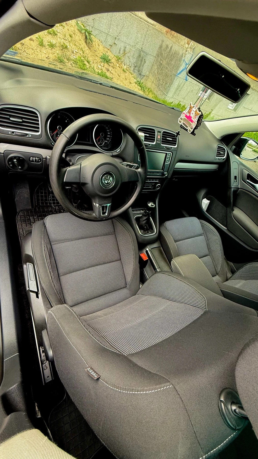 VW Golf 1.6 TDI, снимка 8 - Автомобили и джипове - 53984170