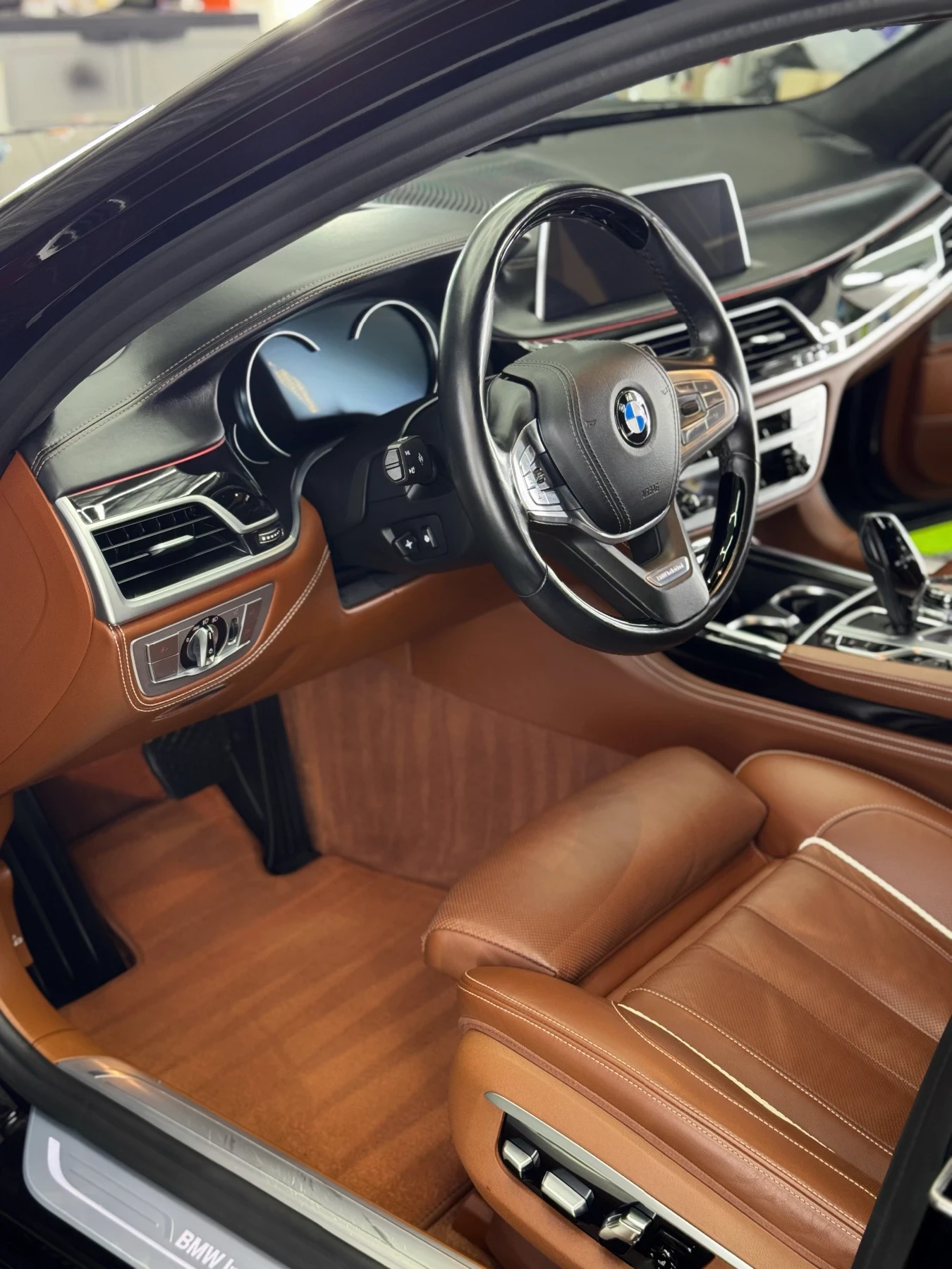 BMW 750 Li xDrive Individual, снимка 11 - Автомобили и джипове - 54072032