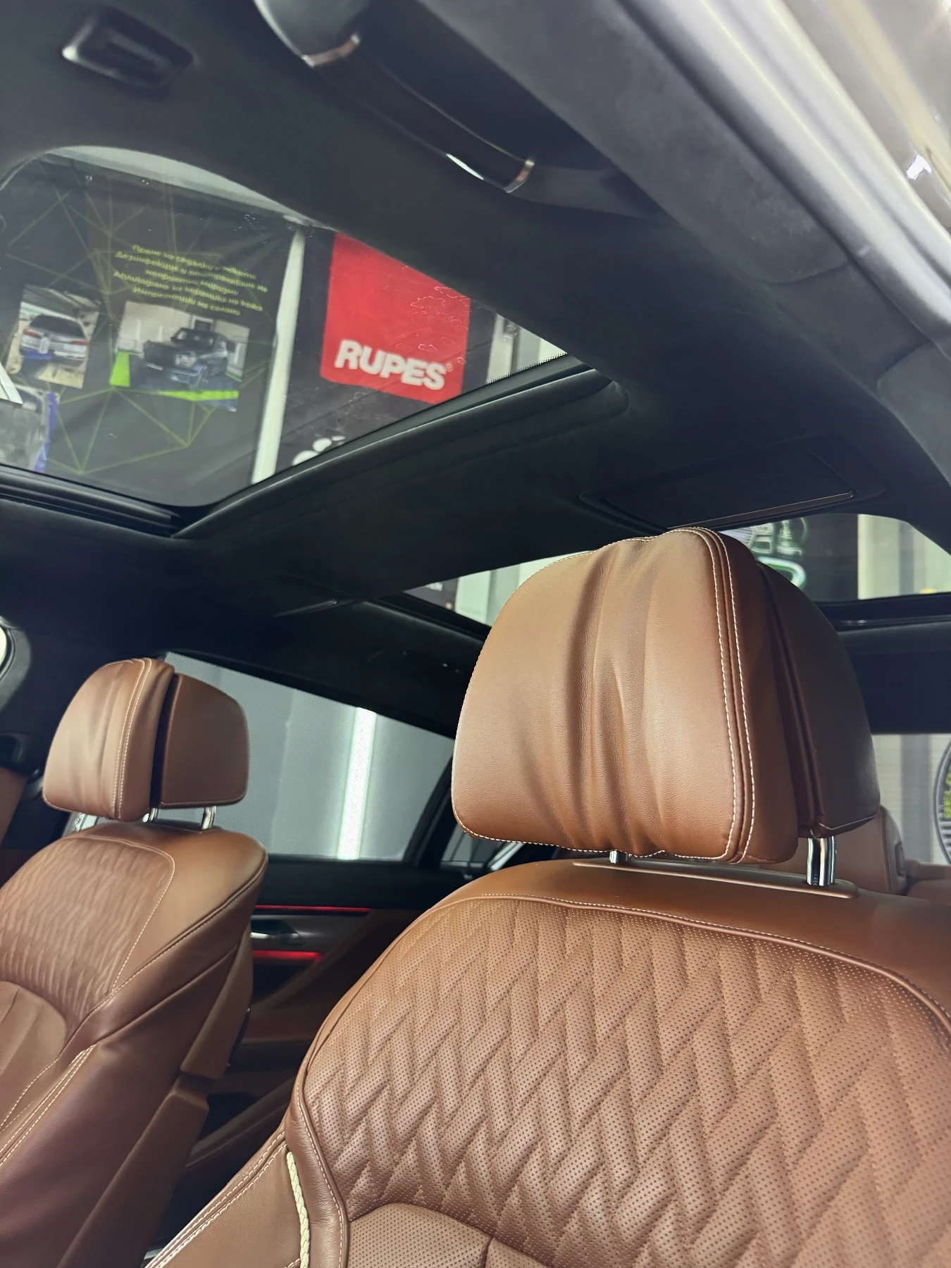 BMW 750 Li xDrive Individual, снимка 12 - Автомобили и джипове - 54072032