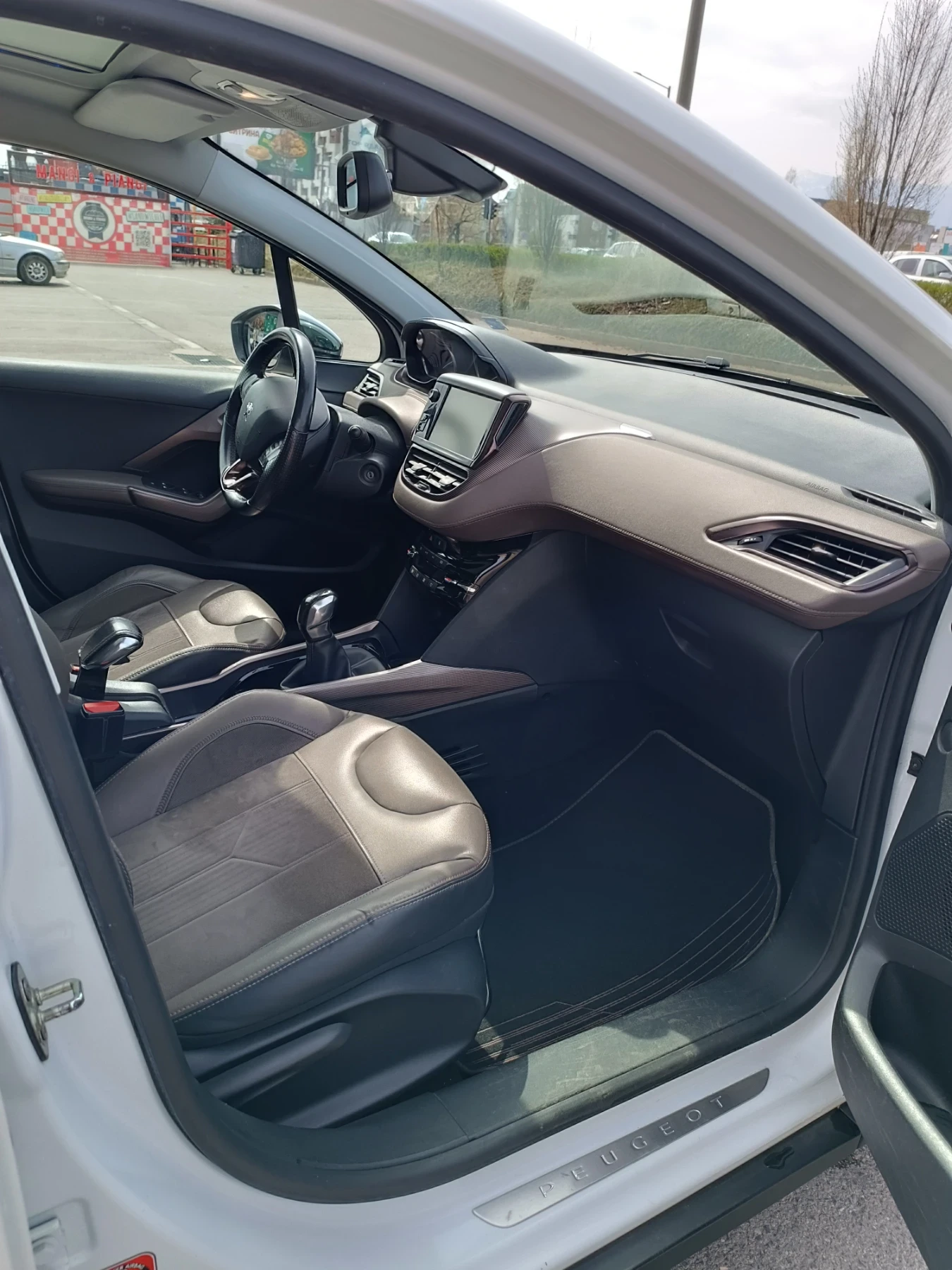 Peugeot 2008, снимка 8 - Автомобили и джипове - 54180279