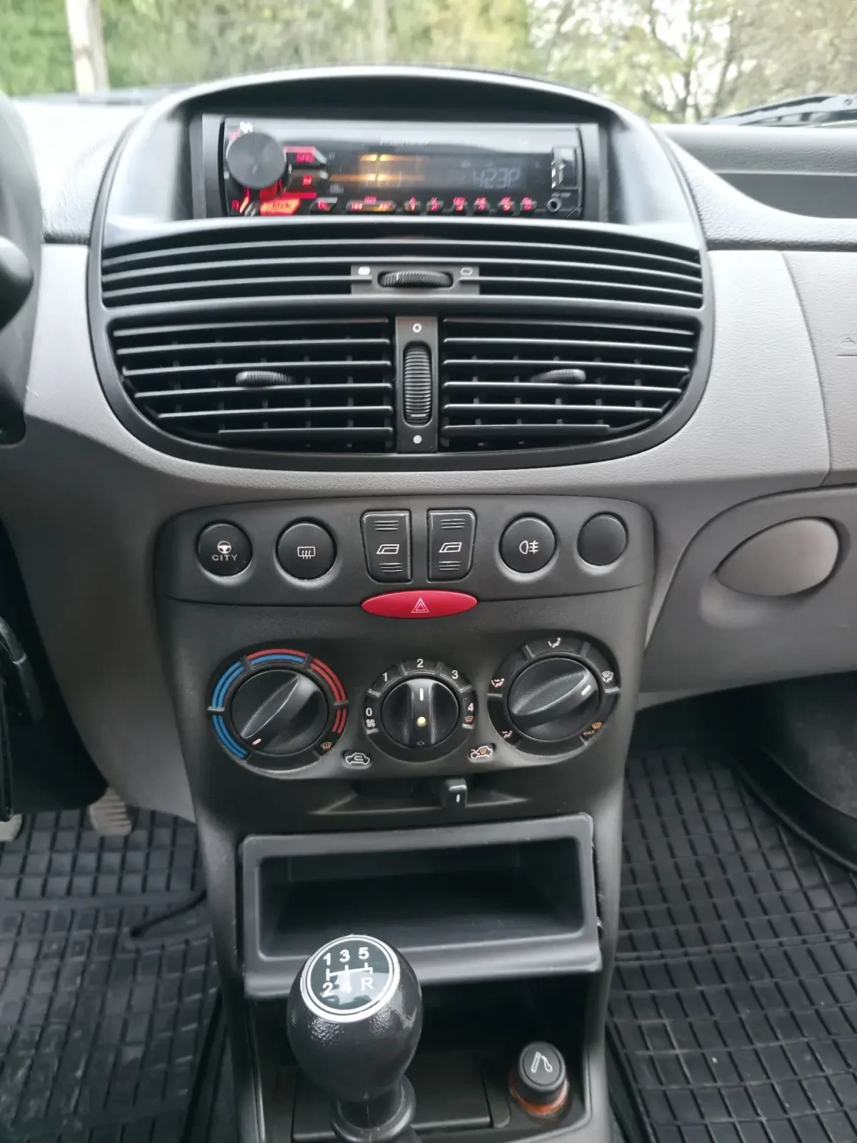 Fiat Punto 1.2i, снимка 13 - Автомобили и джипове - 54259965