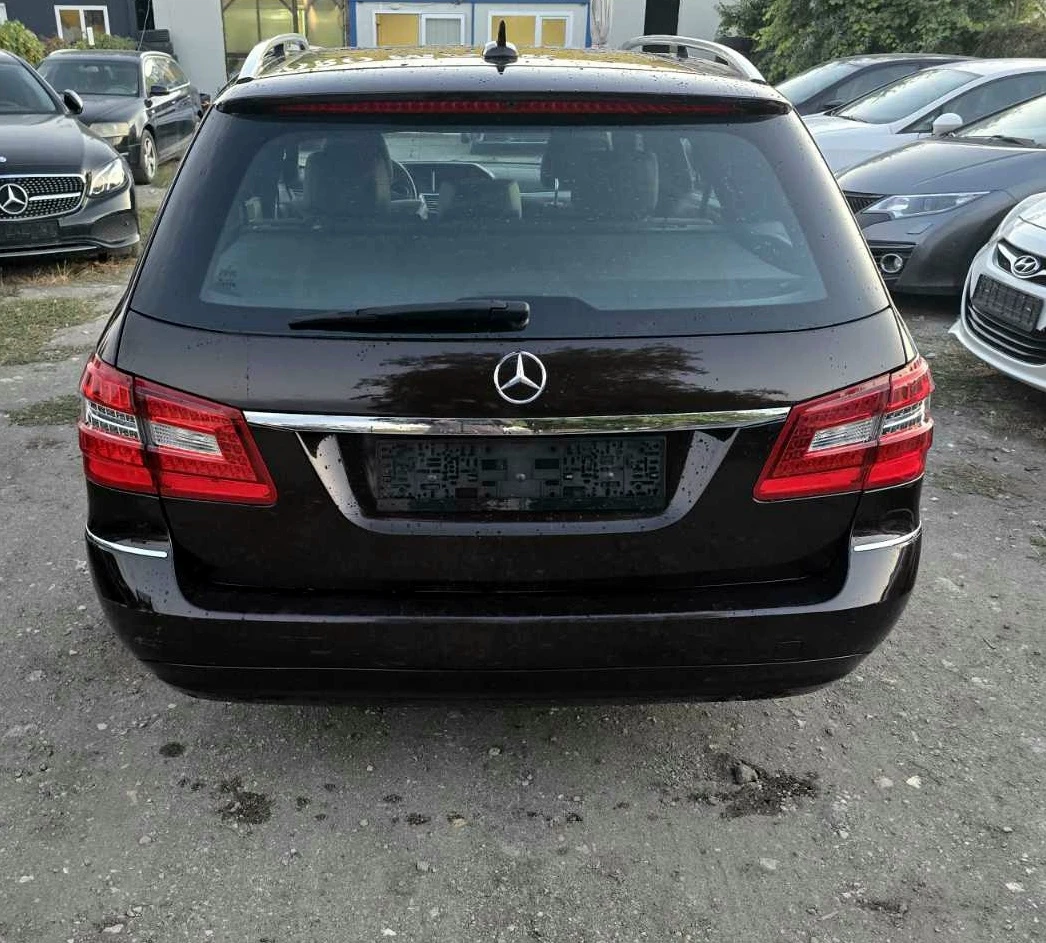 Mercedes-Benz E 250 УНИКАТ/AVANTGARDE/LED, снимка 5 - Автомобили и джипове - 54666922