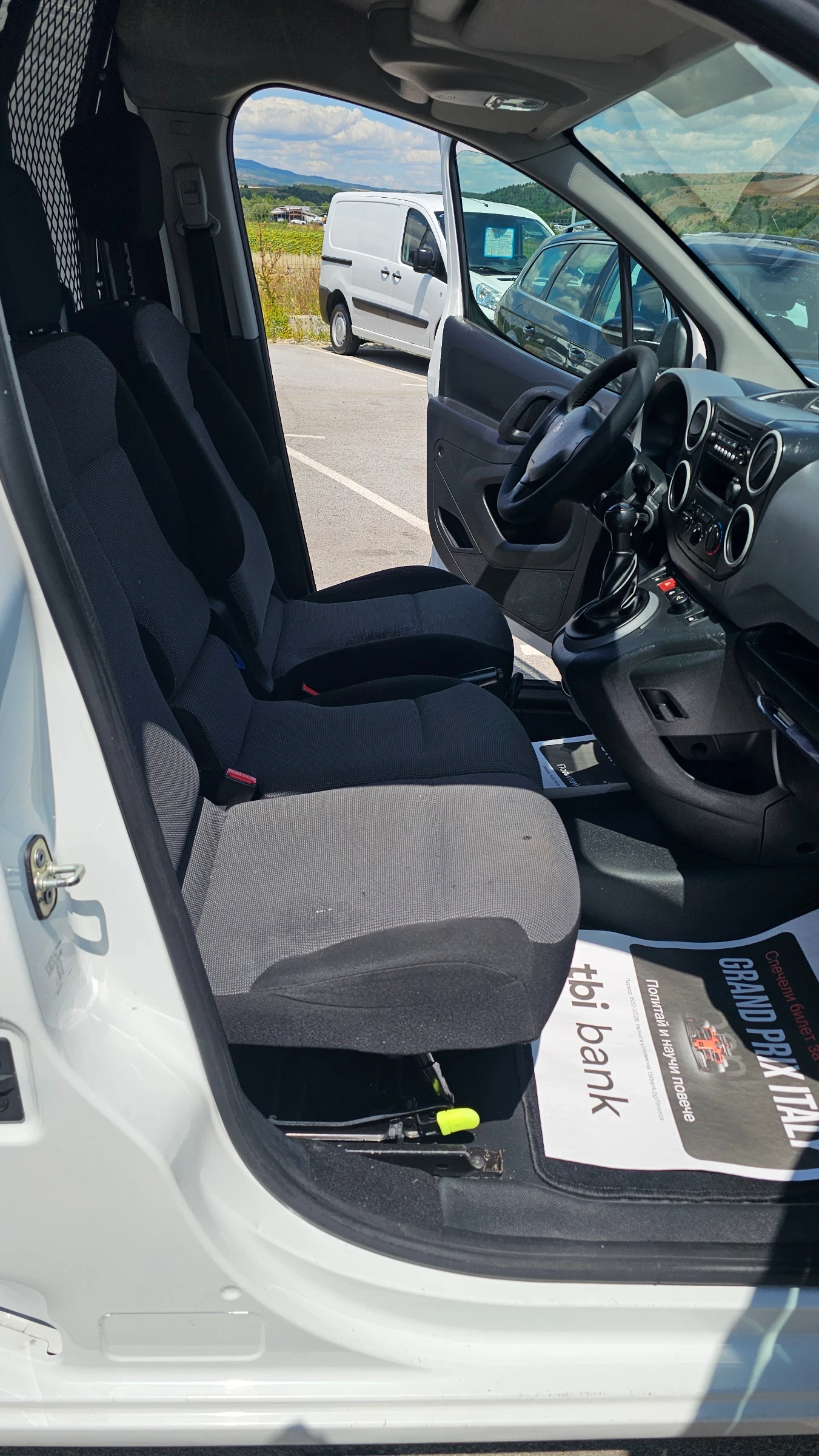Peugeot Partner 1.6Hdi-3 места, снимка 11 - Автомобили и джипове - 55364882