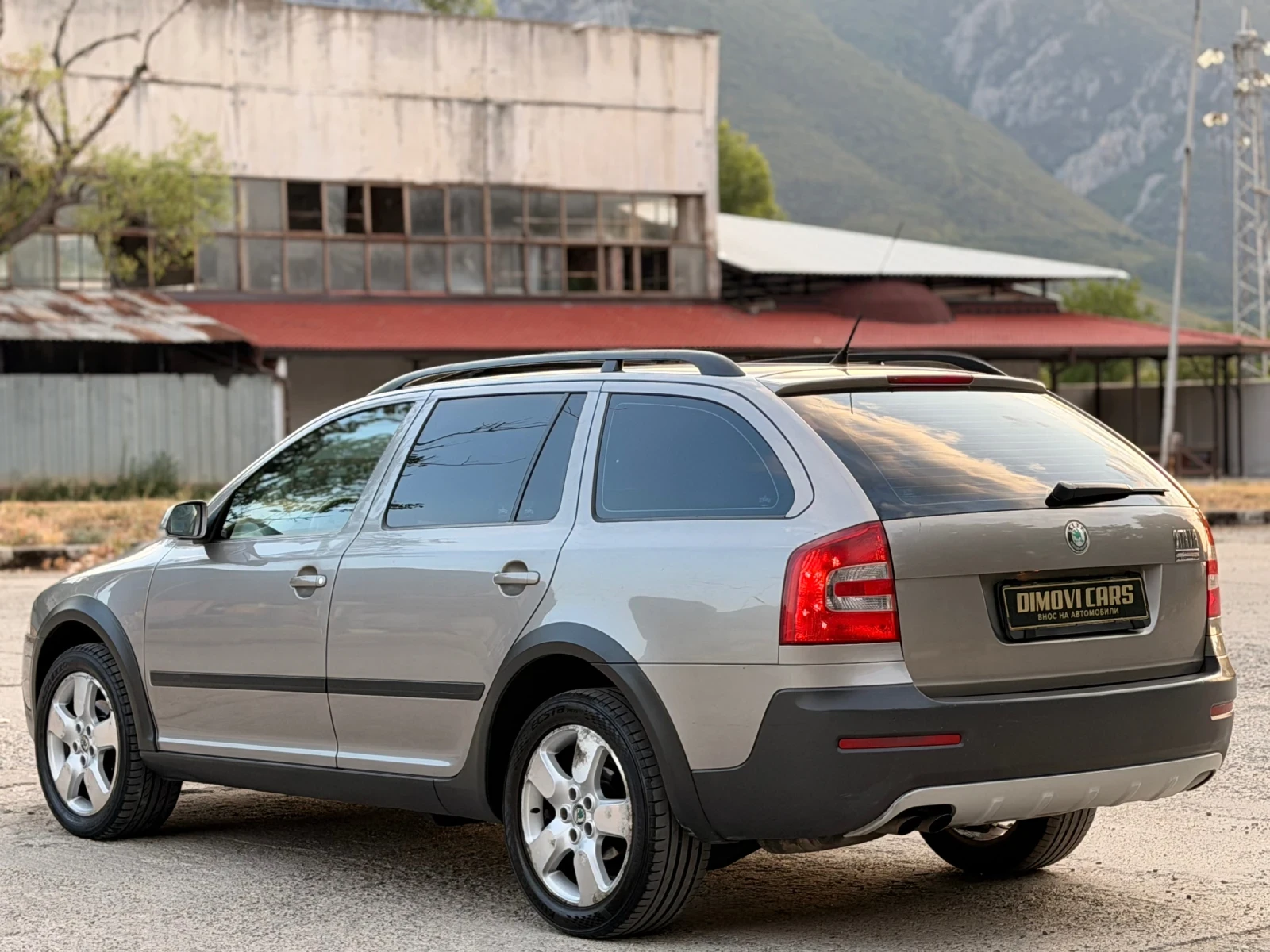 Skoda Octavia Scout 2.0TDI/КСЕНОН/ИТАЛИЯ, снимка 3 - Автомобили и джипове - 55667159