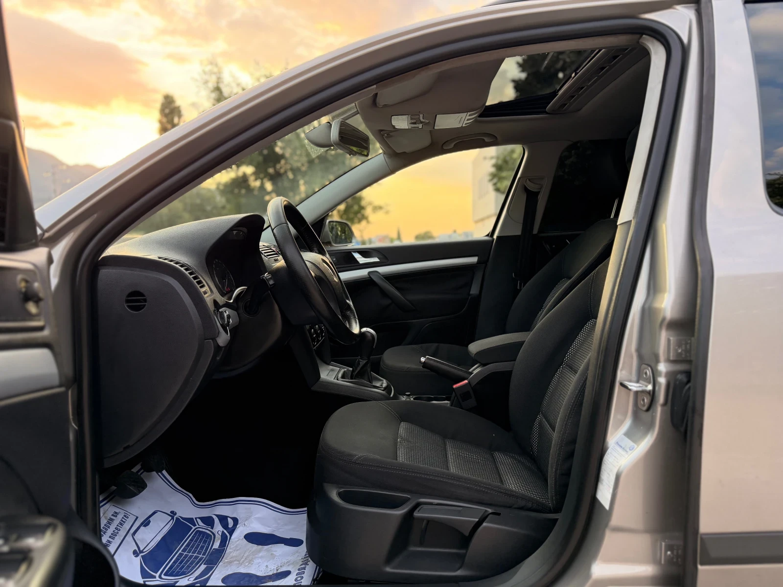 Skoda Octavia Scout 2.0TDI/КСЕНОН/ИТАЛИЯ, снимка 9 - Автомобили и джипове - 55667159