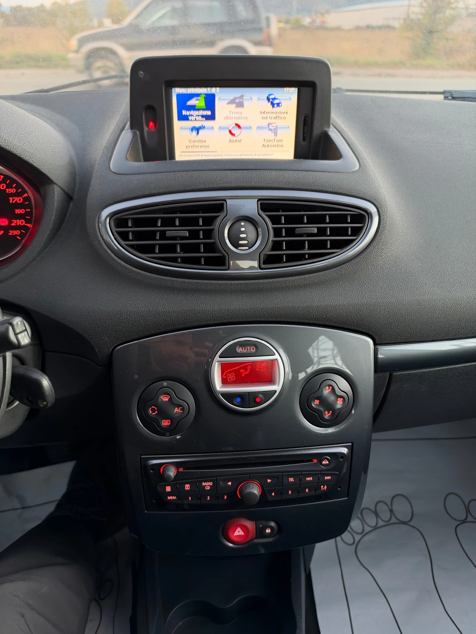 Renault Clio 1.5DCI NAVI, снимка 13 - Автомобили и джипове - 56629236