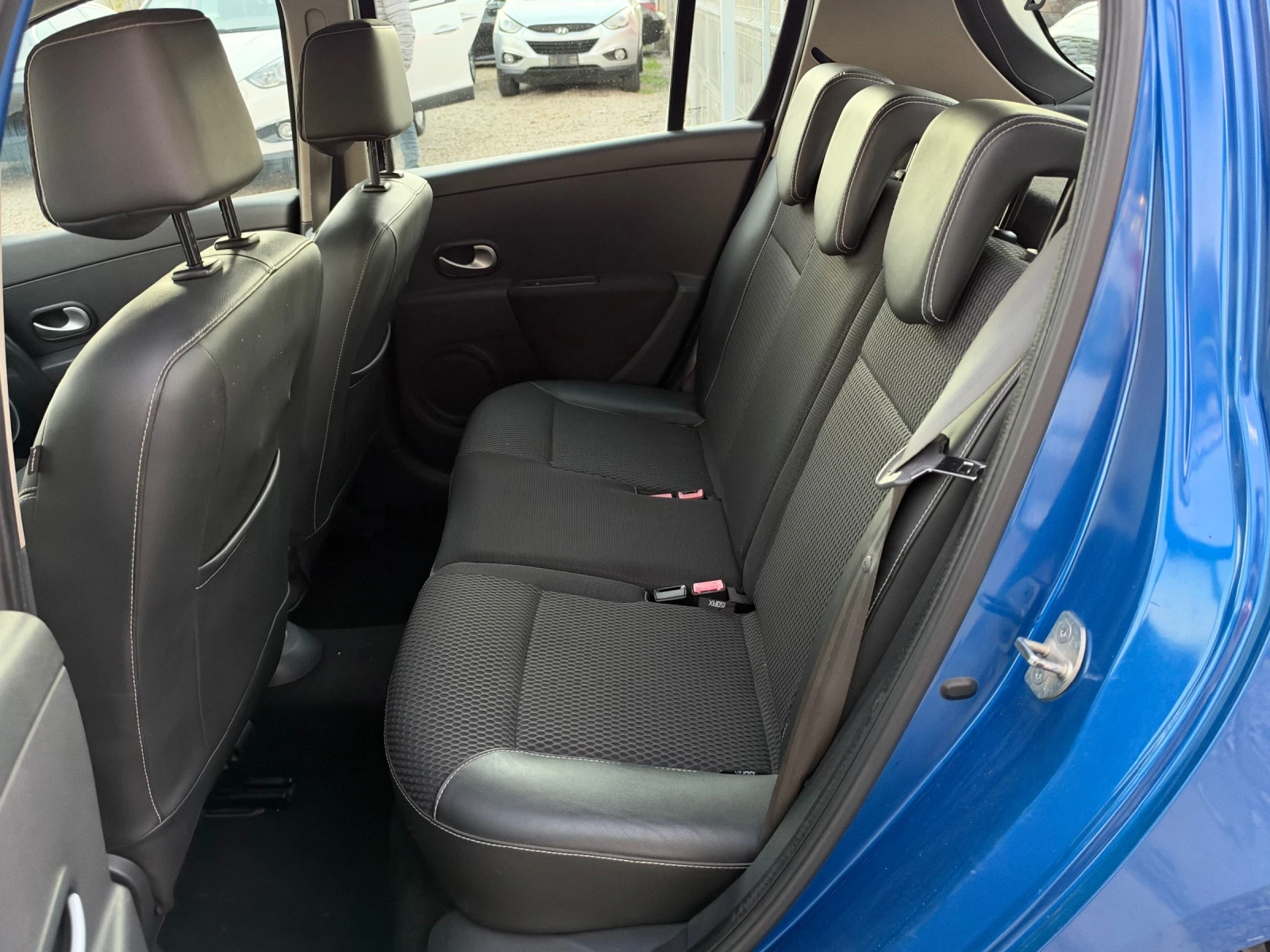 Renault Clio 1.5DCI NAVI, снимка 9 - Автомобили и джипове - 56629236