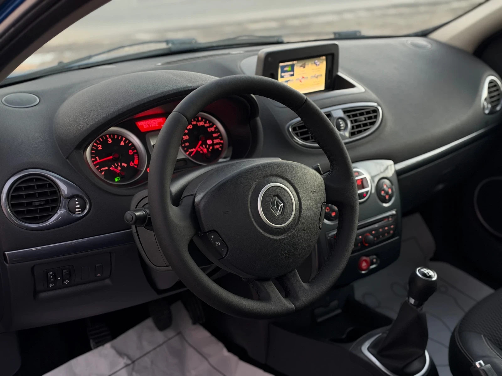 Renault Clio 1.5DCI NAVI, снимка 7 - Автомобили и джипове - 56629236
